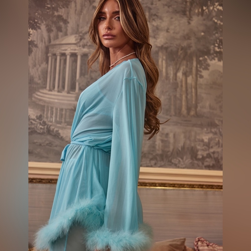 PRETTY LITTLE THING ROBE - Picture 3 of 7